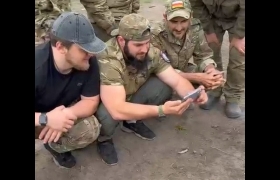 Боец СВО из Гумбета с позывным Дракон Шамиль Хадисов с братьями по оружию посмотрел Послание Главы Дагестана Сергея Меликова НС РД на передовой