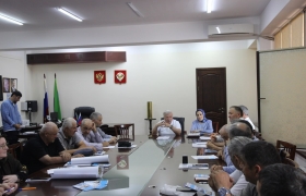 В Гумбетовском районе прошло совещание с директорами школ и заведующими садиками 