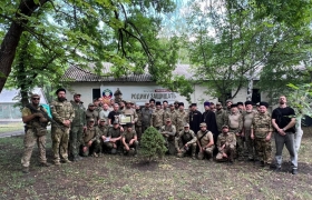 Игорь Баринов вручил бойцам батальона «Каспий» нагрудные знаки