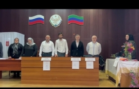 Единый день голосования в Гумбете начался с исполнения Государственного гимна РФ