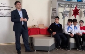 В ходе встречи со школьниками Гамзат Изудинов рассказал о работе над повестью «До моей жизни – три километра»