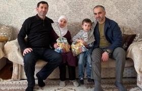 Председатель Собрания депутатов Гумбетовского района Алихан Давудгаджиев вручил детям участников СВО подарки к Новому году