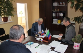 Директора филиала МФЦ по Гумбетовскому району встретился  с руководством села Гадари