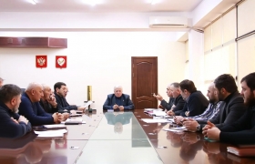 Галип Галипов провёл совещание по вопросам развития Гумбетовского района