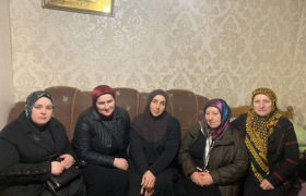 К Международному женскому дню в Гумбетовском районе матерям и вдовам погибших участников СВО вручили подарки