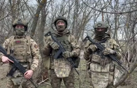 Морпехи десантно-штурмовой роты «Сокол» поздравили с Международным женским днём