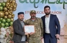 На ифтаре в Буйнакском районе боец батальона «Каспий» выиграл путёвку на Умру