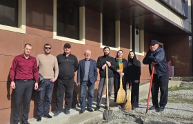 Представители детской школы искусств поддержали районный субботник 