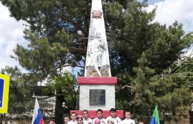 В селении Чирката школьники провели мероприятие по облагораживанию воинского мемориала